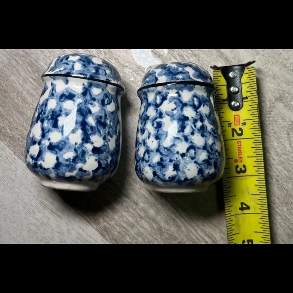 Vintage Tienshan Folk Craft Wolf Pattern Blue Sponge Painted Salt & Pepper EUC‎